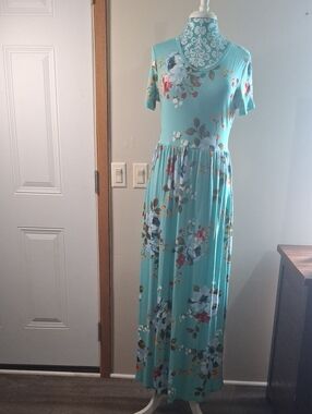 Aqua Floral Maxi Dress with V-Neck and Short Sleeves